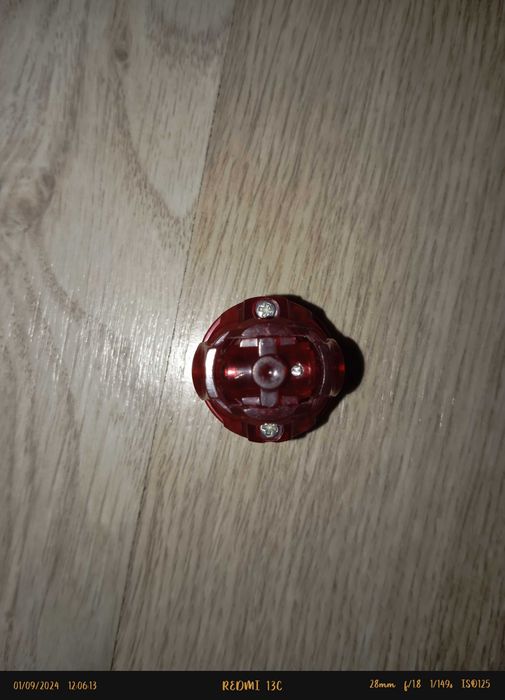 vendo beyblades com 3 lasadores