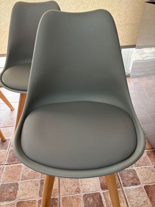 Vendo mesa e cadeiras