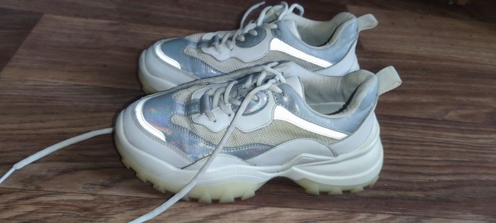 Продаються жіночі кросівки Nike, N, Regatta та інші