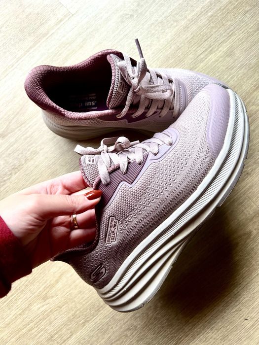 Lindas sapatilhas Skechers semi novas e na caixa