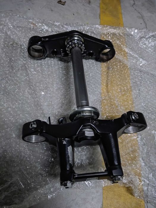 Траверсы нижняя и верхняя в сборе на мотоцикл honda nc700 nc750 ctx700