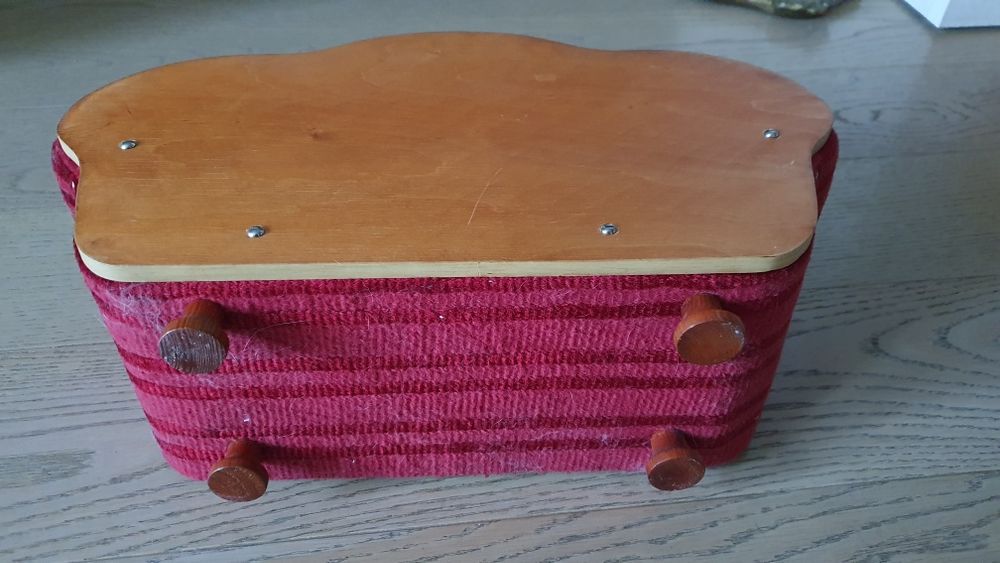 Wiktoriańska sofa/legowisko w stylu  Biedermeier dla lalek/ dla kota