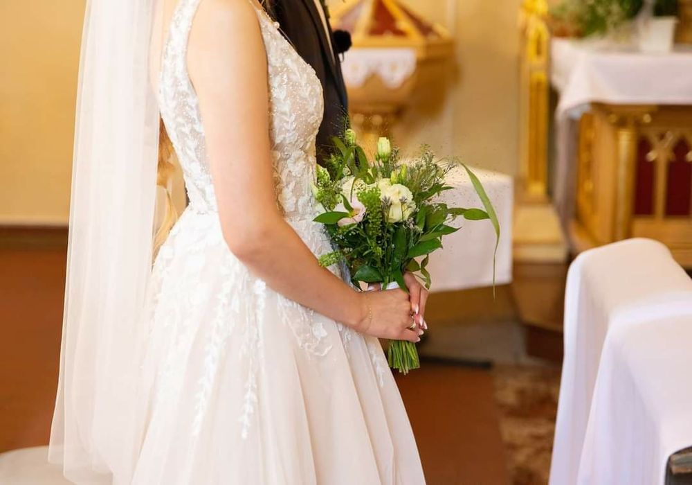 Suknia ślubna 36 s, kształt litery a +welon, ozdoba