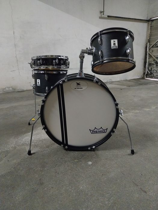 Vendo bateria impecável