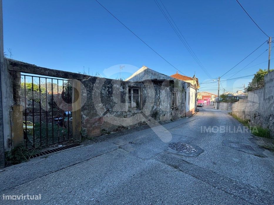 Moradia | Para recuperar | Habitação + Terreno | Oportunidade