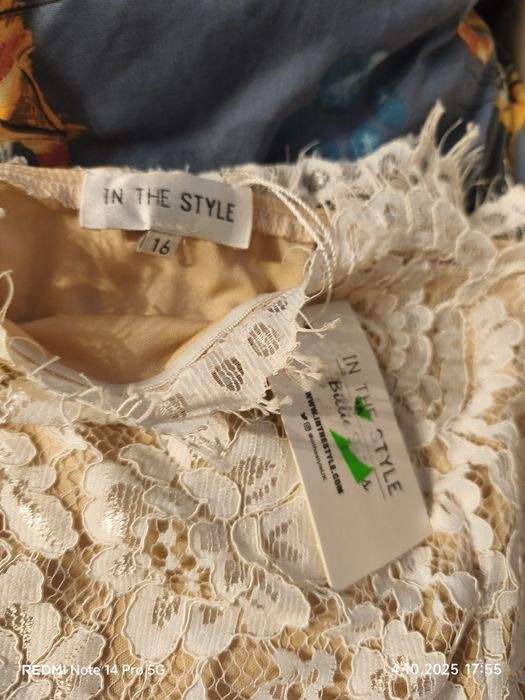 Sukienka kremowa koronkowa