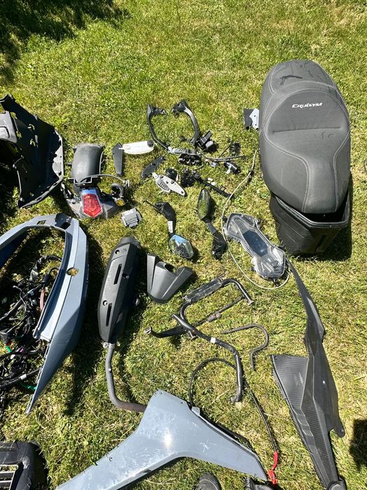 Części do  nowego Sym Cruisym 125 silnik lagi licznik koła owiewki