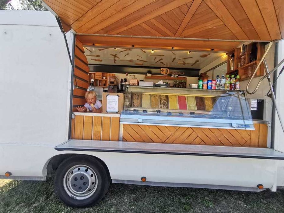 Samochód gastronomiczny foodtruck auto sklep lody gofry kawa desery