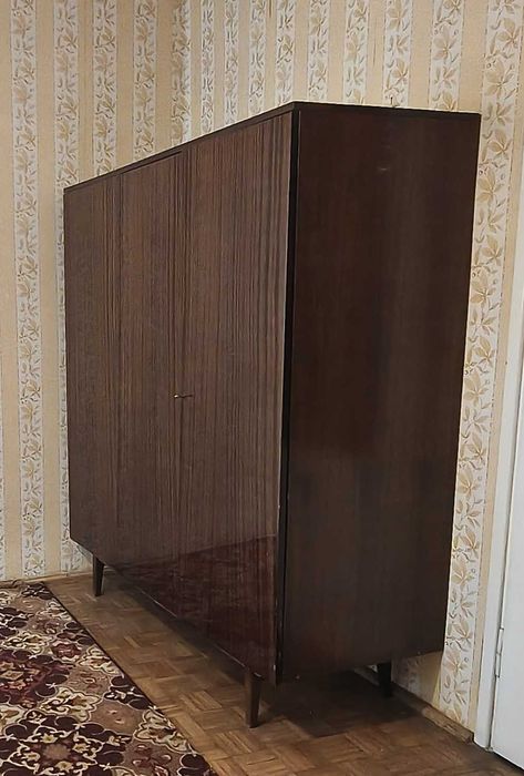 Witryny oszklone plus barek