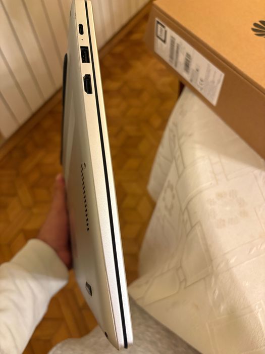 Huawei MateBook D 15 i5-1135G7 16GB RAM – uszkodzony, bez SSD