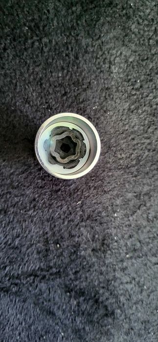 Nasadka do śrub zabiespieczajacych  w kołach