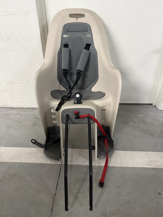 Bicicleta com cadeira de criança