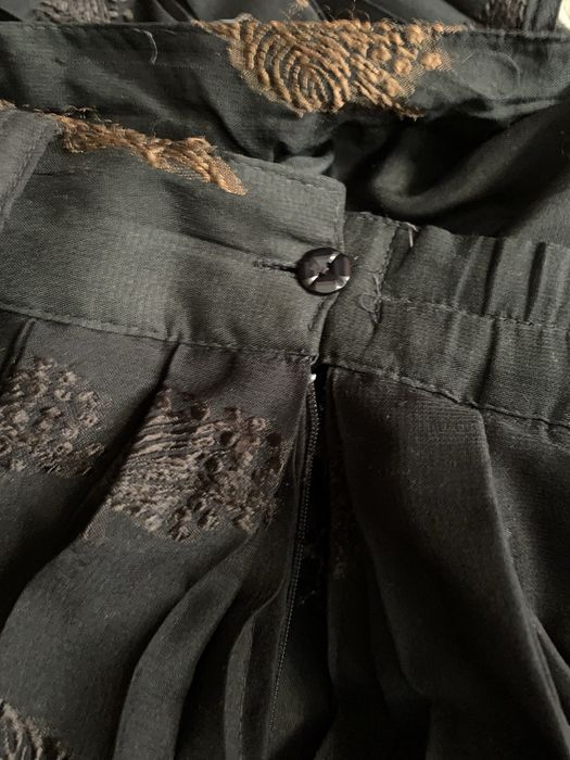 Чорна жіноча спідниця