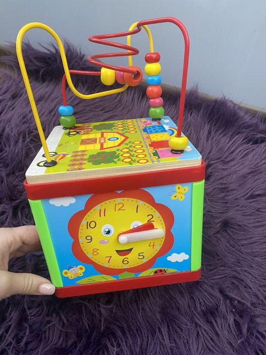 Бізі куб та ляльки