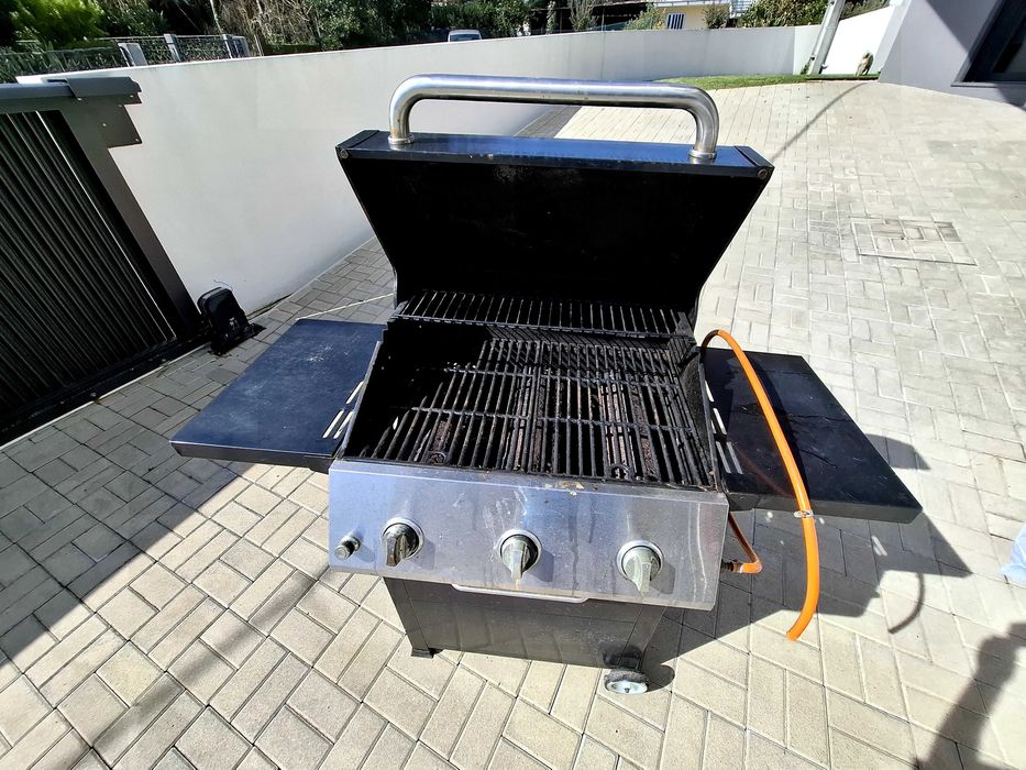 Barbecue a gas a  funcionar