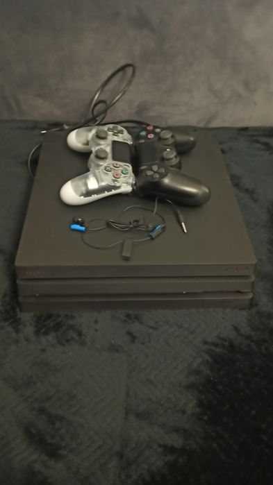 PlayStation 4 pro mało używane CUH-7216B  soft 12.02