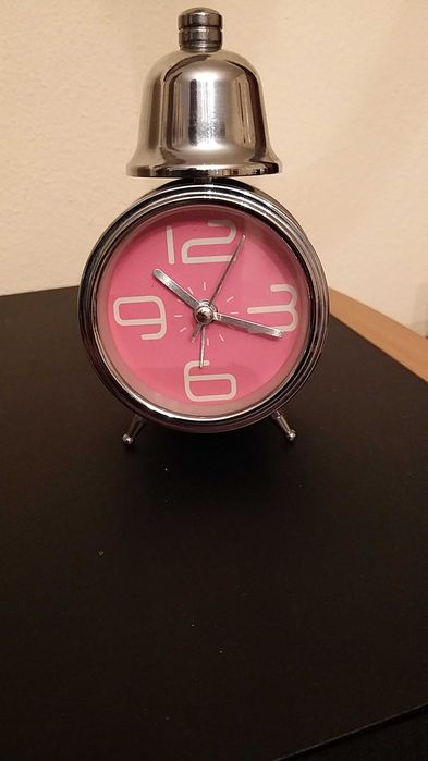 relógio despertador com luz