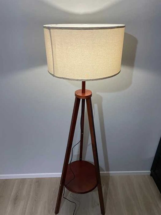 Lampka drewniana podłogowa