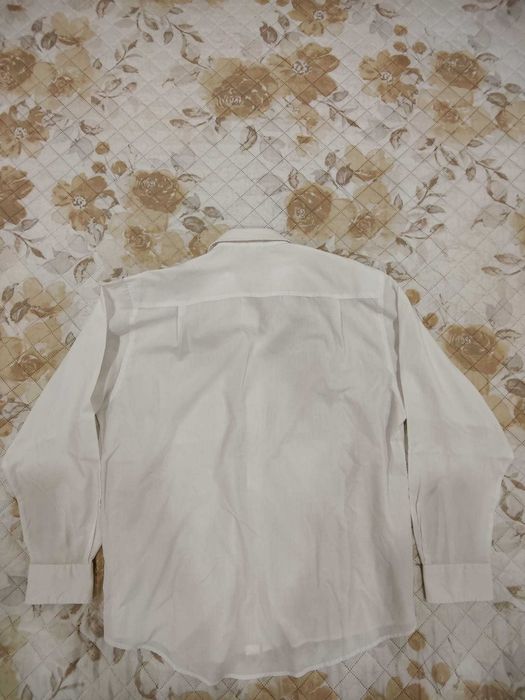 Camisa Branca  em excelente estado.