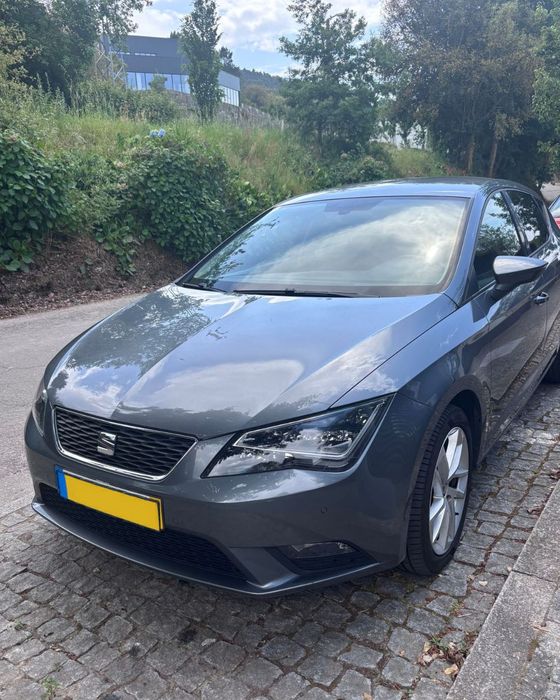 Seat Leon 2013 com 180.000km em ótimo estado.