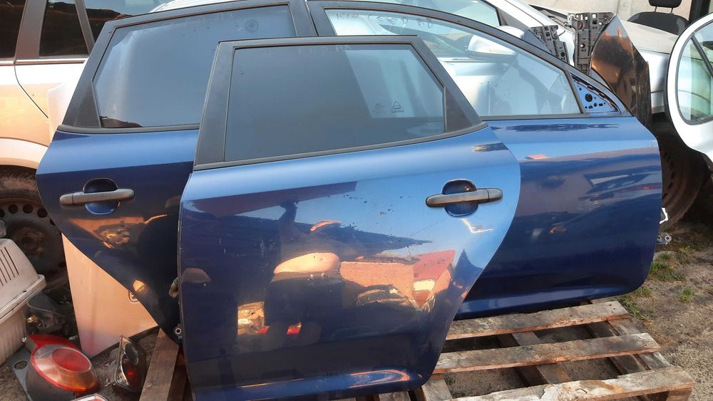 Drzwi prawe lub lewe Kia Ceed lak. A8   06-12r