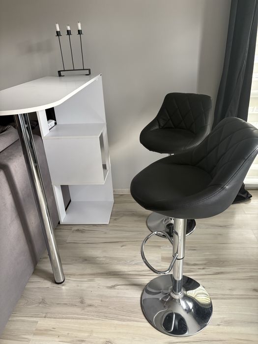 Komplet barek i 2 hokery