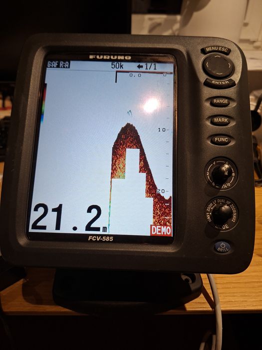 Echosonda Furuno FCV-585 z przetwornikiem 50-200kHz
