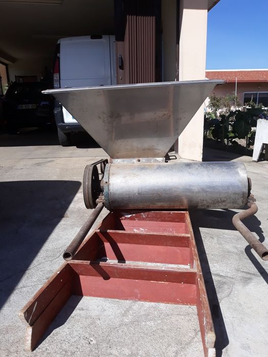 Pisadora eléctrica para uvas