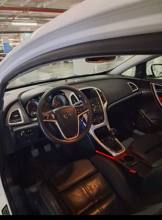 Opel Astra GTC — fotografia 8