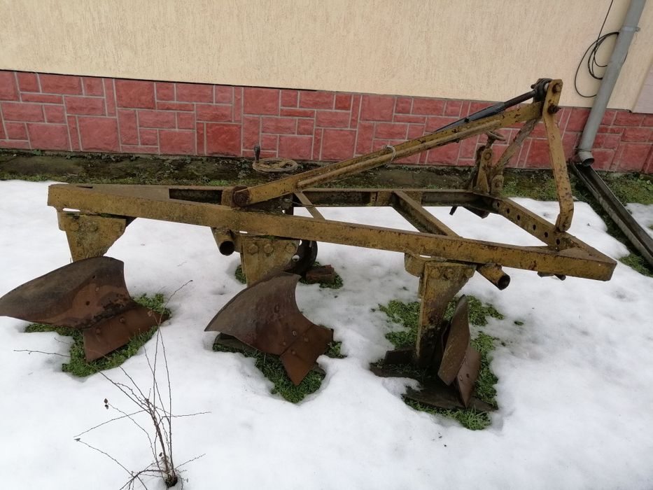 Плуг для трактора