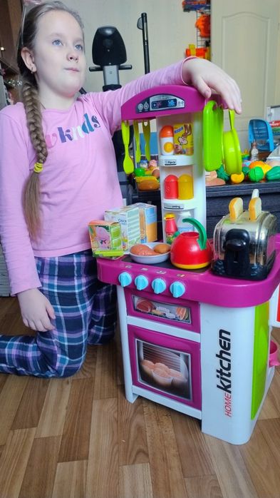 Дитяча кухня, мікрохвильова, тостер, їжа, приладдя