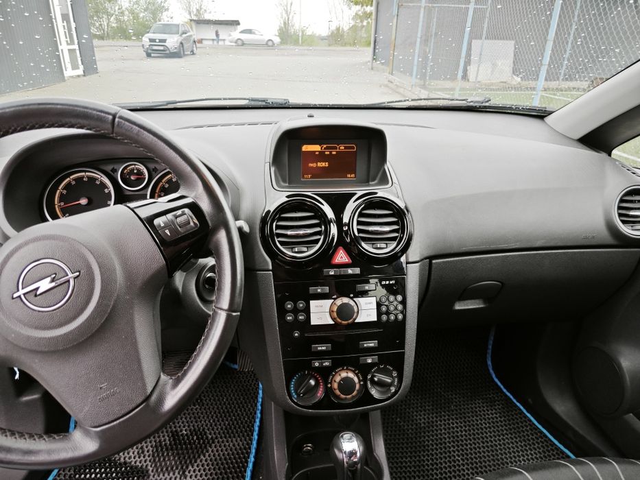 Продам Opel Corsa D 2010 року , 1.4 бензин в гарному стані,автомат , гідротрансформатор,  Продаж Опель Корса  Д