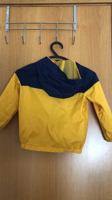 Parka impermeável rapaz C&A