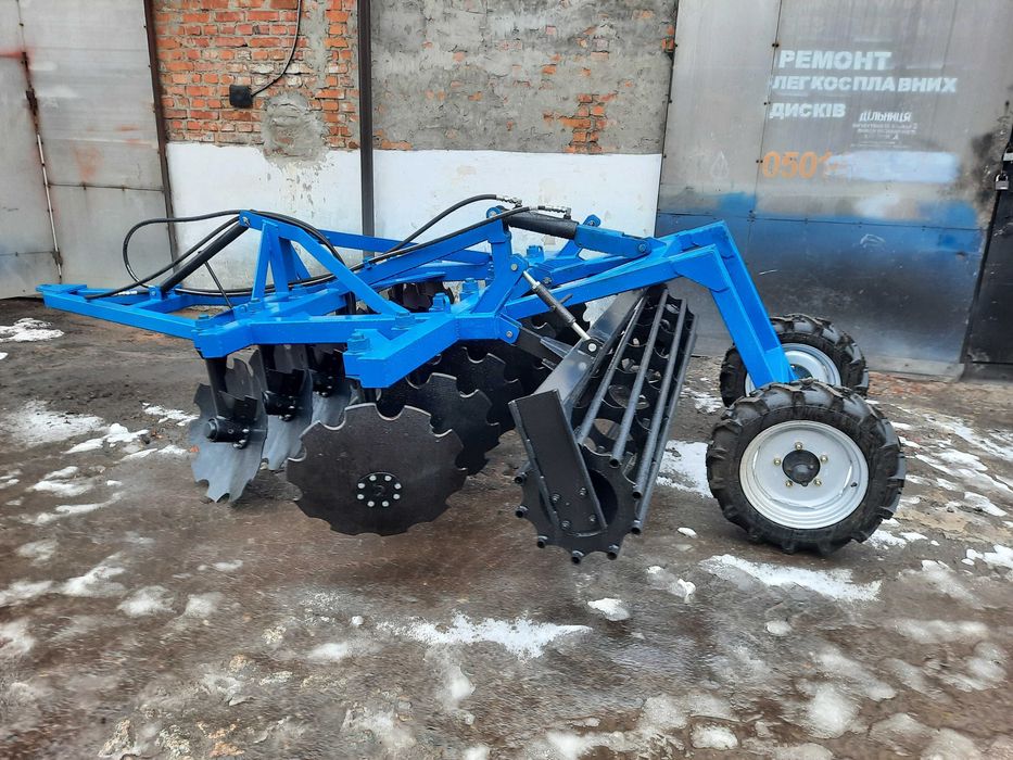 Культиватор причіпний КПГ-2,5 є навісний варіант. Борона дискова.