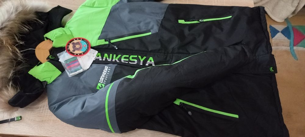 Куртка зимова нова.