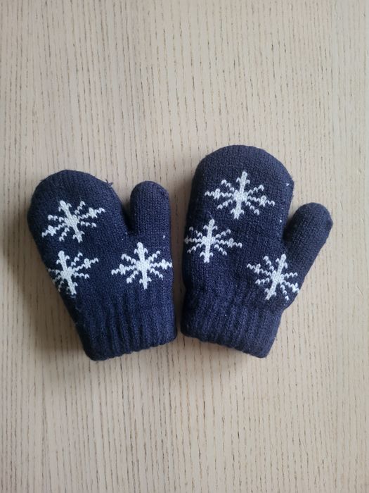 Grube rękawiczki na sznurku