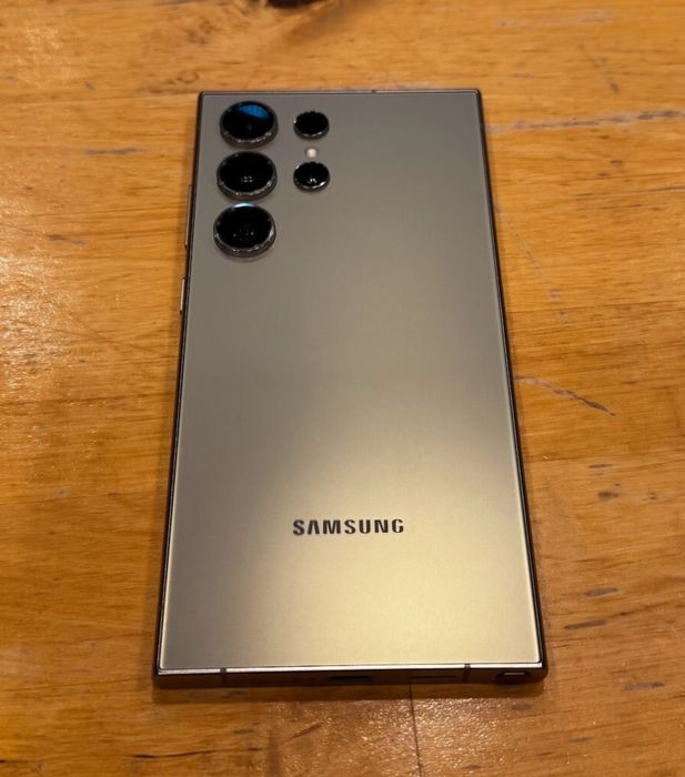 S24 Ultra é ótimo estado grade A+