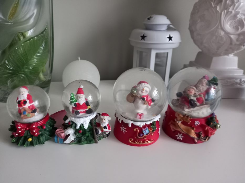 Новорічна снігова куля Санта висота 6-8 см d4,5-6,5  літає сніг