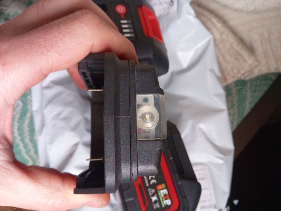 Повербанк Аккумулятор 588VF 21в  4ач стандарта макита с индикацией