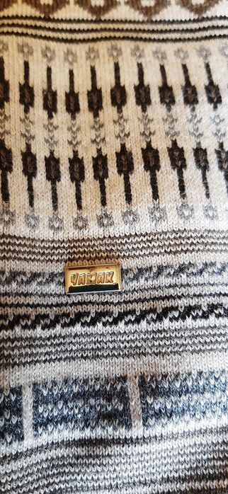 Продам два фирменных свитера