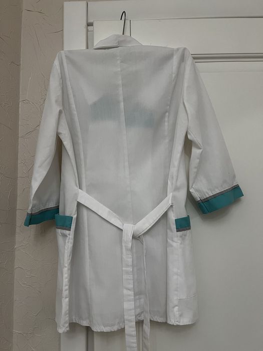 Медицинский костюм / брюки и халат