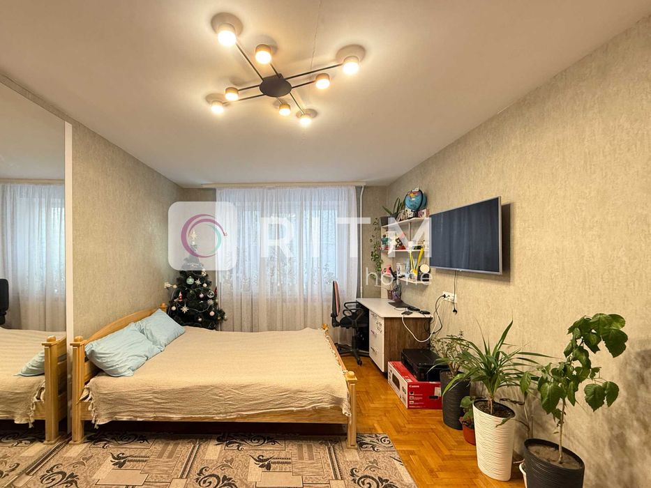 Продається 1-кімнатна квартира на вул. Карпенка-Карого, 9