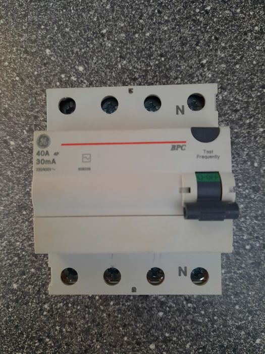 Wyłącznik różnicowoprądowy 40A
