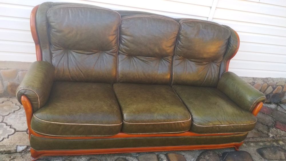 Диван зелений шкіряний