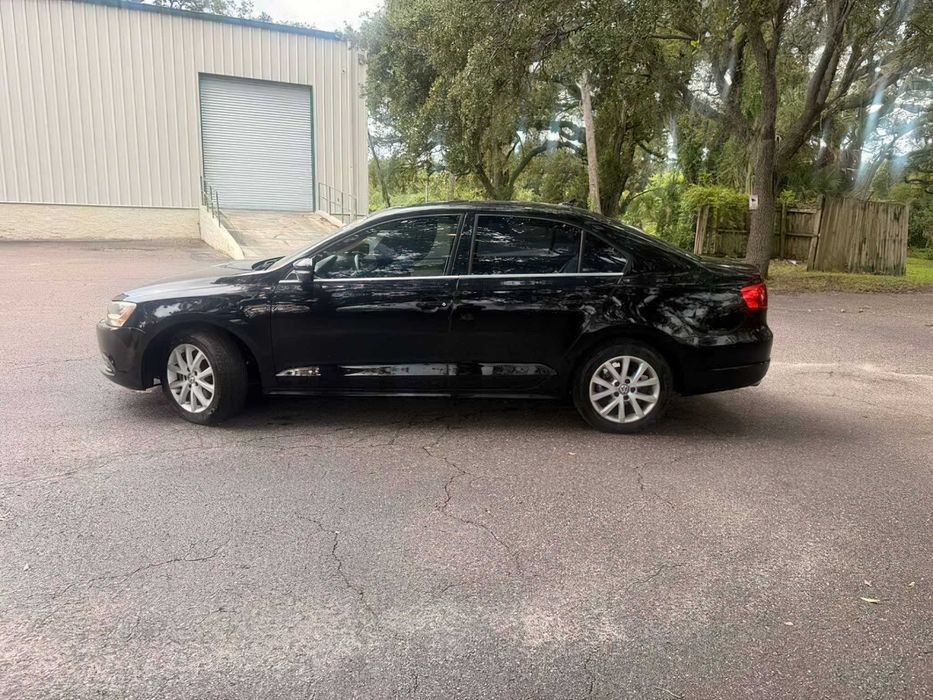 Volkswagen Jetta SE      2013