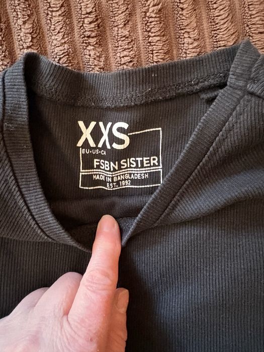 Czarna buzka krótka