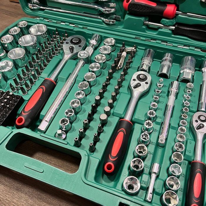 Набір інструментів на 216 предметів