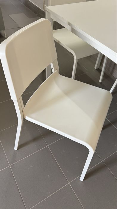 Mesa com 4 cadeiras ikea