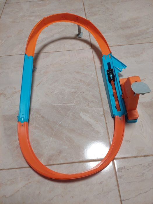 Трек Hot Wheels Action із машинкою