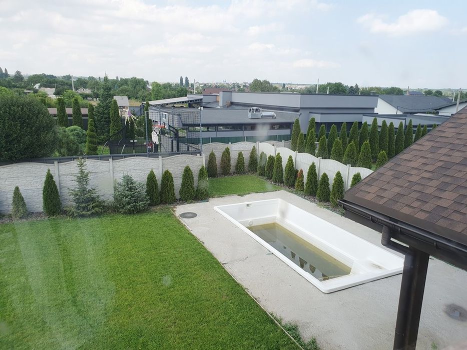 Продам дом с бассейном Новоалександровка